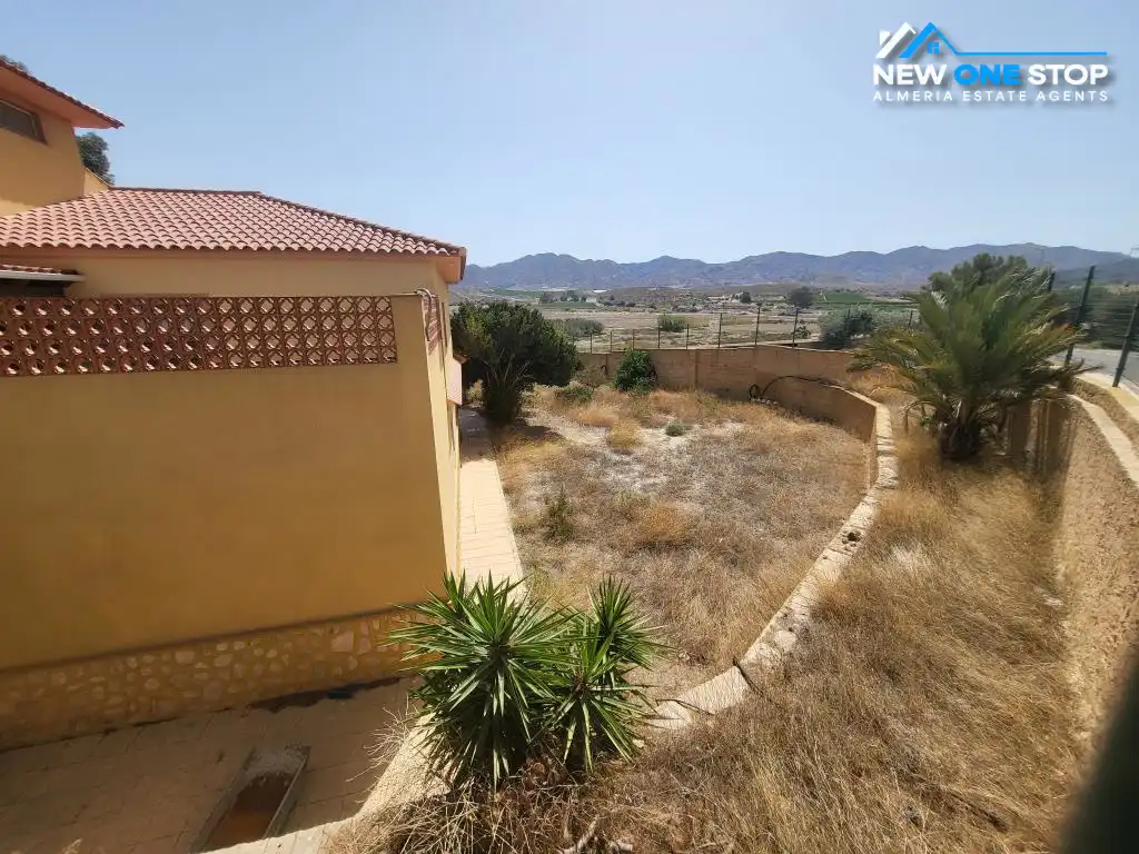 Casa adosada en venda en Cuevas del Almanzora amb Aire condicionat, Calefacció i Jardí privat