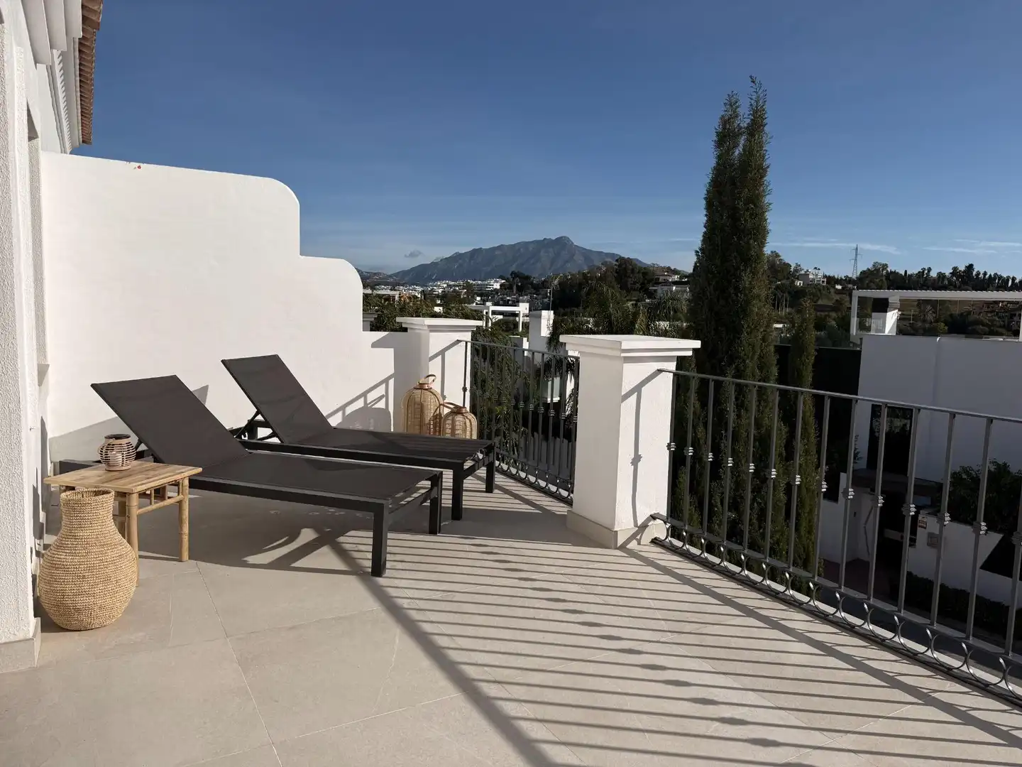 Casa a schiera con terrazza in vendita a Calle DOS HERMANAS II