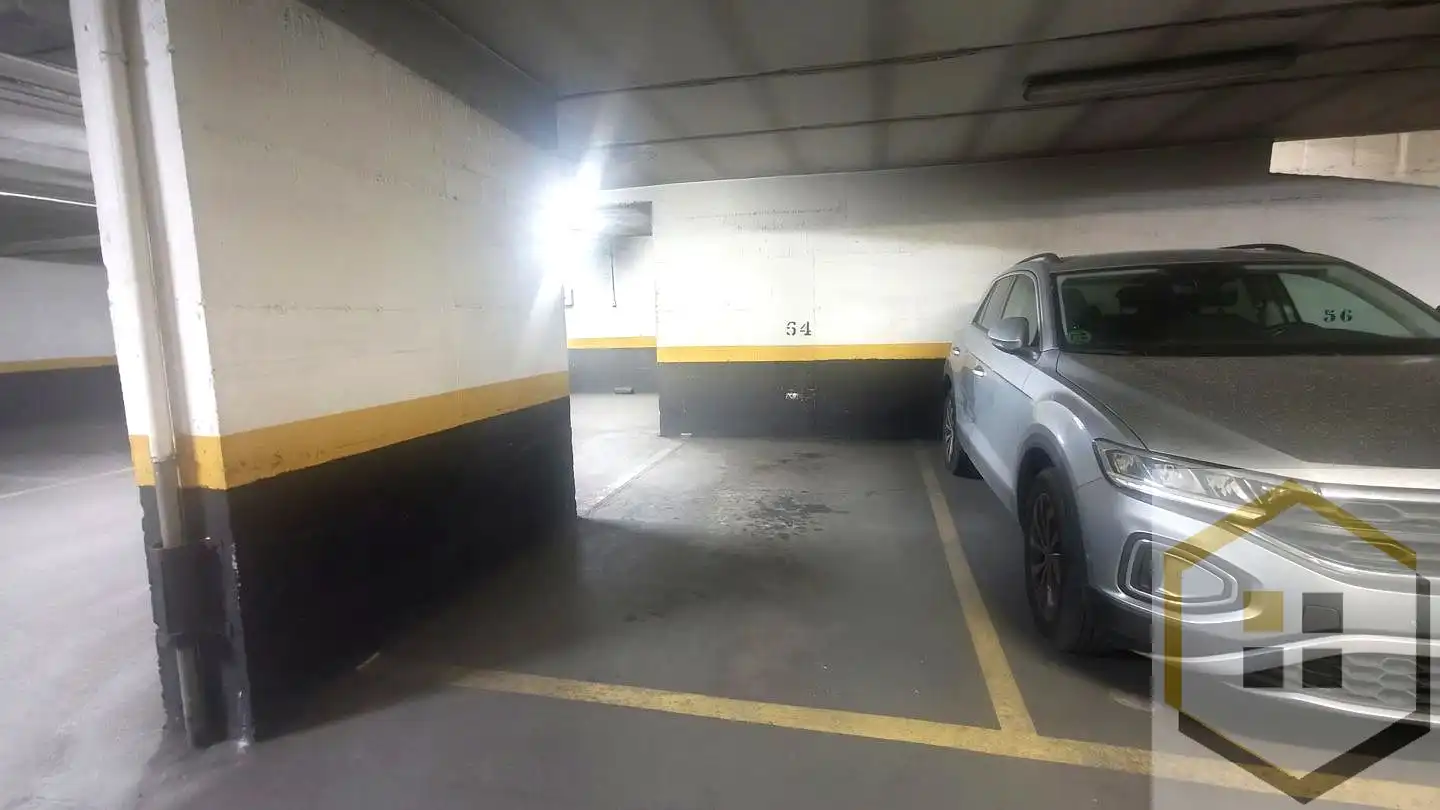 Parking of Flat for sale in Madrid  with Heating, Internet and Community pool