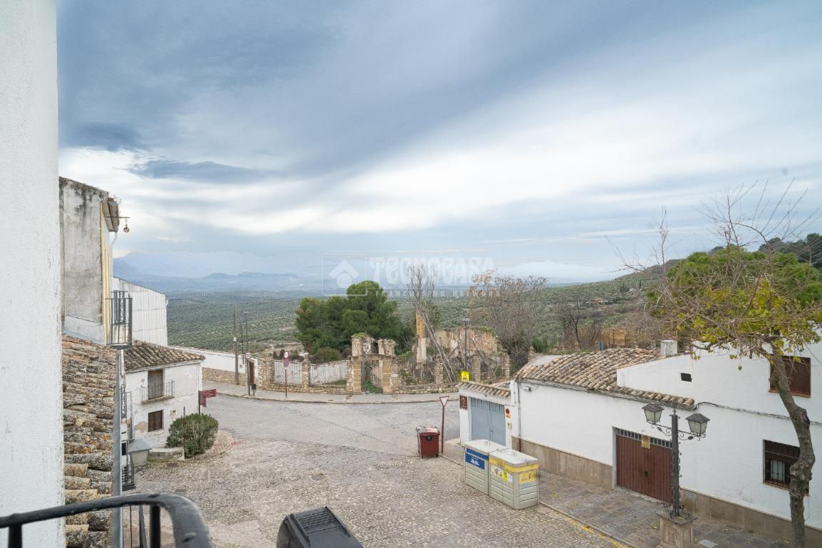 Vista exterior de Casa adosada en venda en Úbeda amb Aire condicionat i Calefacció