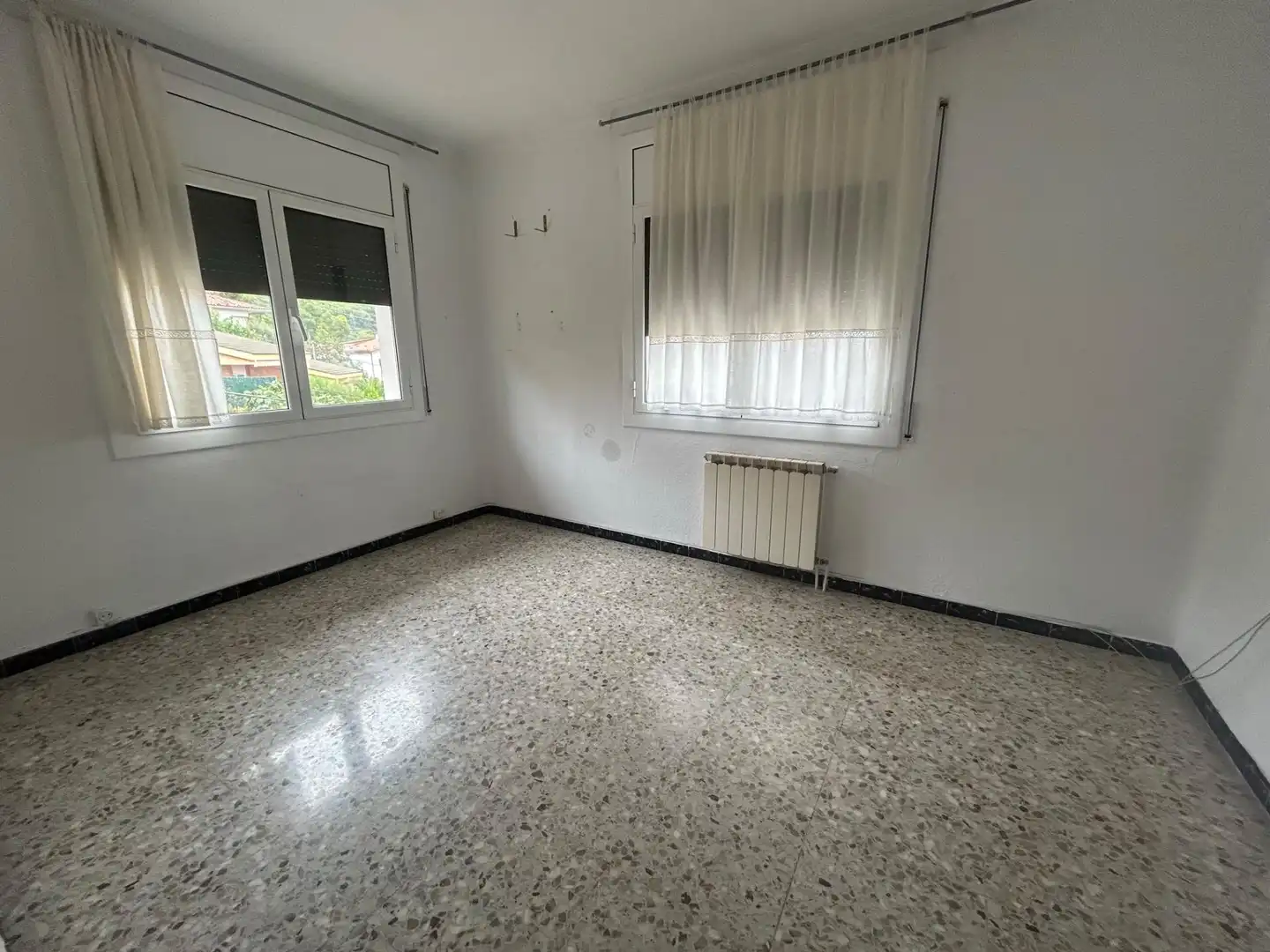 Dormitori de Casa o xalet en venda en Castellar del Vallès amb Calefacció, Jardí privat i Terrassa