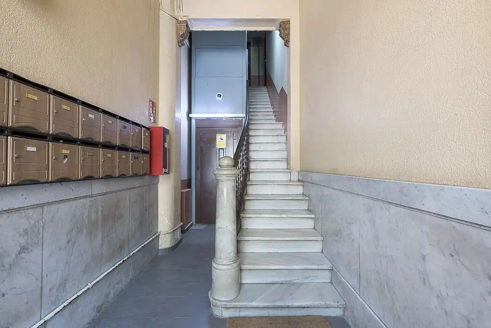 Flat for sale in Barcelona  with Air Conditioner and Heating