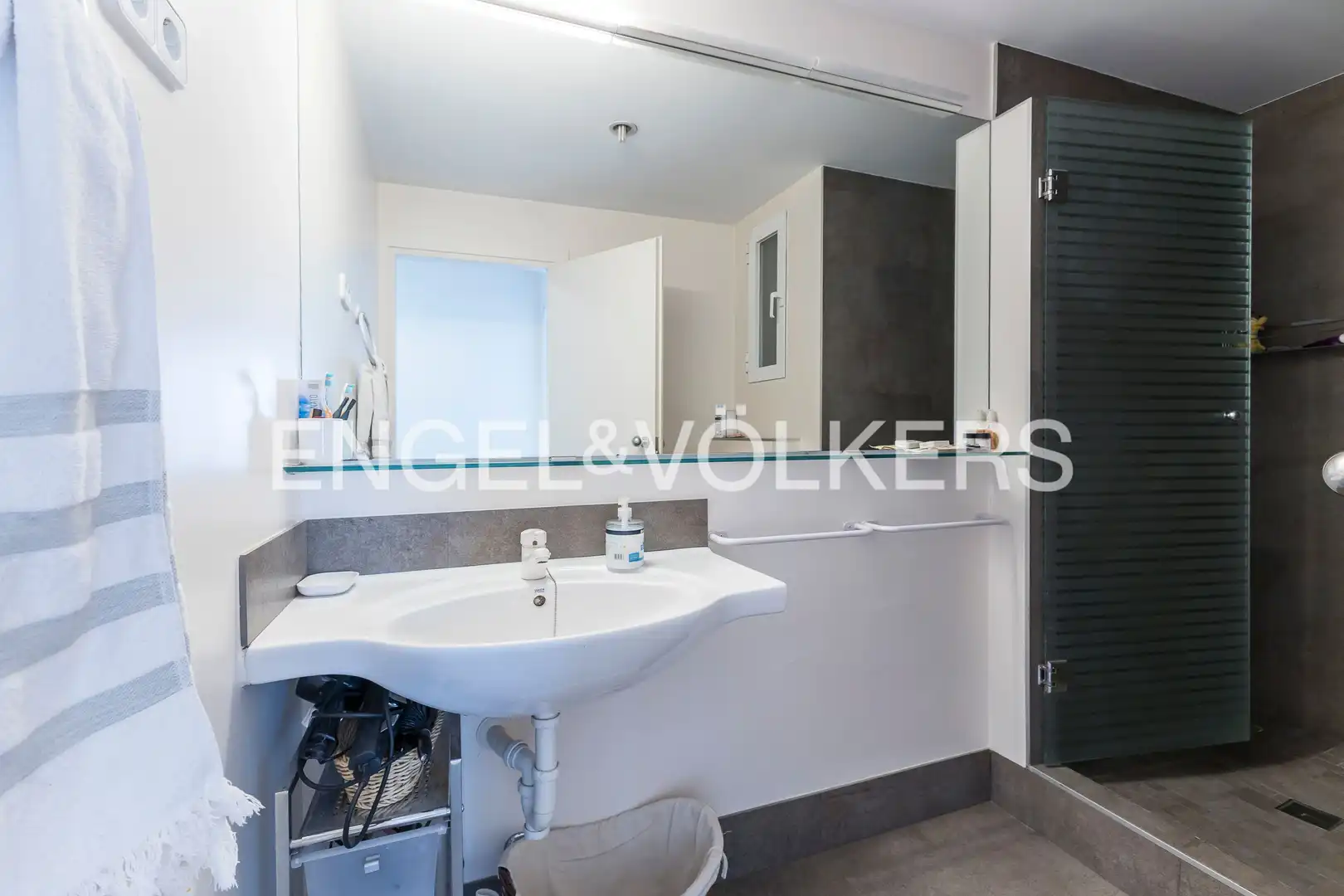 Bathroom of Flat for sale in Madrid  with Air Conditioner, Heating and Parquet flooring