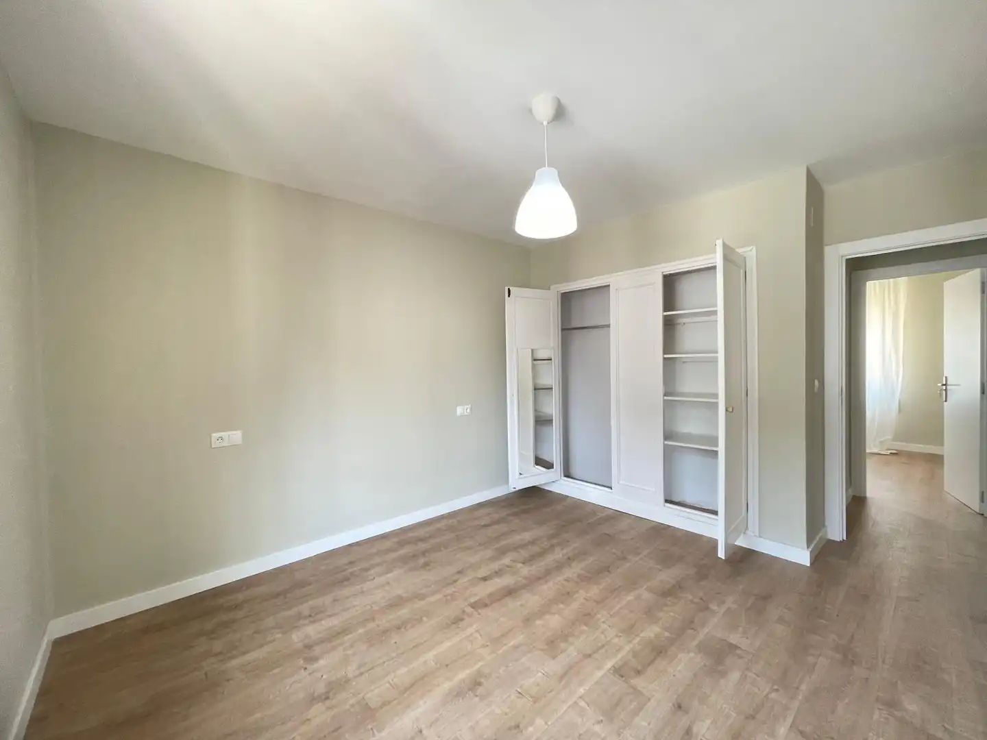 Habitación en CLAVELES, Zona Alta