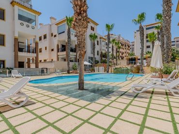 Bajo con piscina en venta en Carrer C. Carcaixent 17