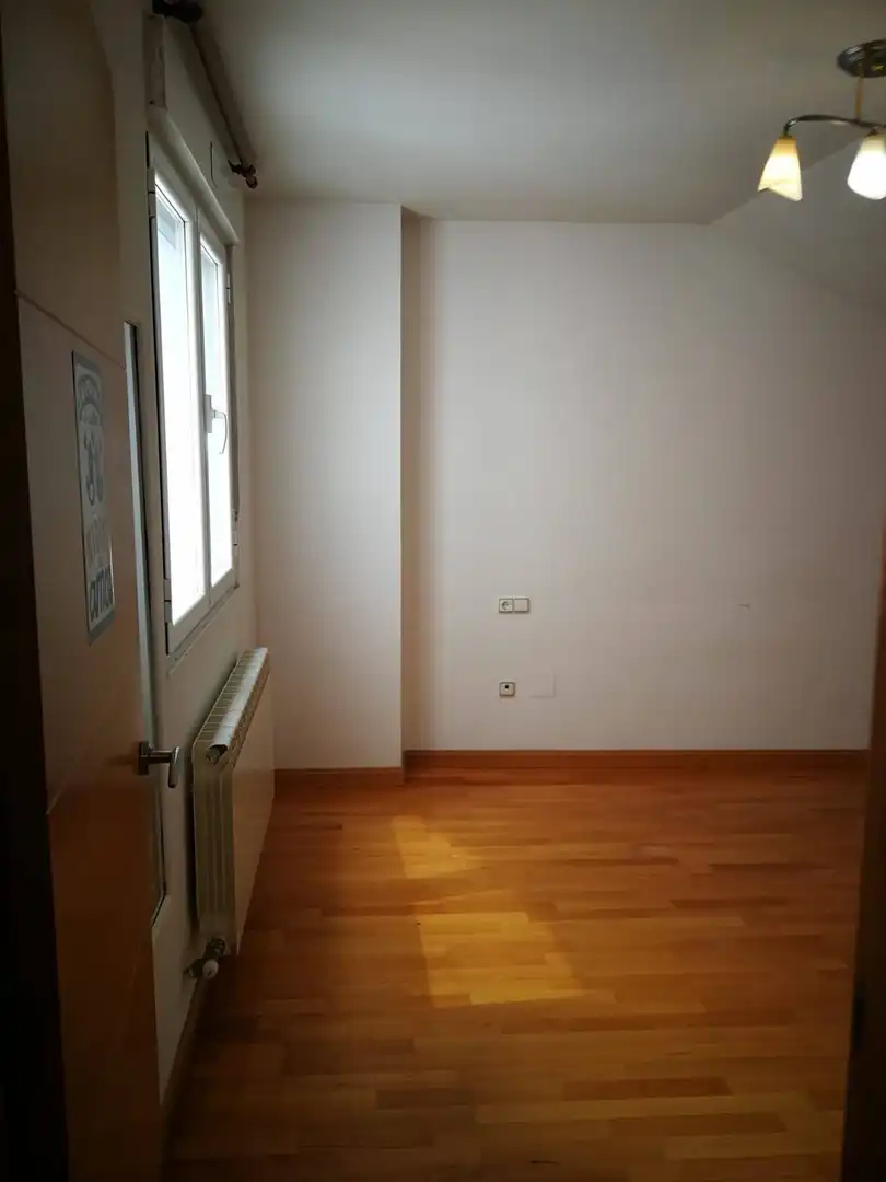 Habitación de Piso en venta en Villares de la Reina con Calefacción, Horno y Microondas