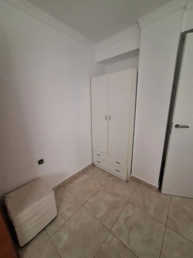 Schlafzimmer von Wohnung zur Miete in La Línea de la Concepción mit Möbliert, Ofen und Waschmaschine