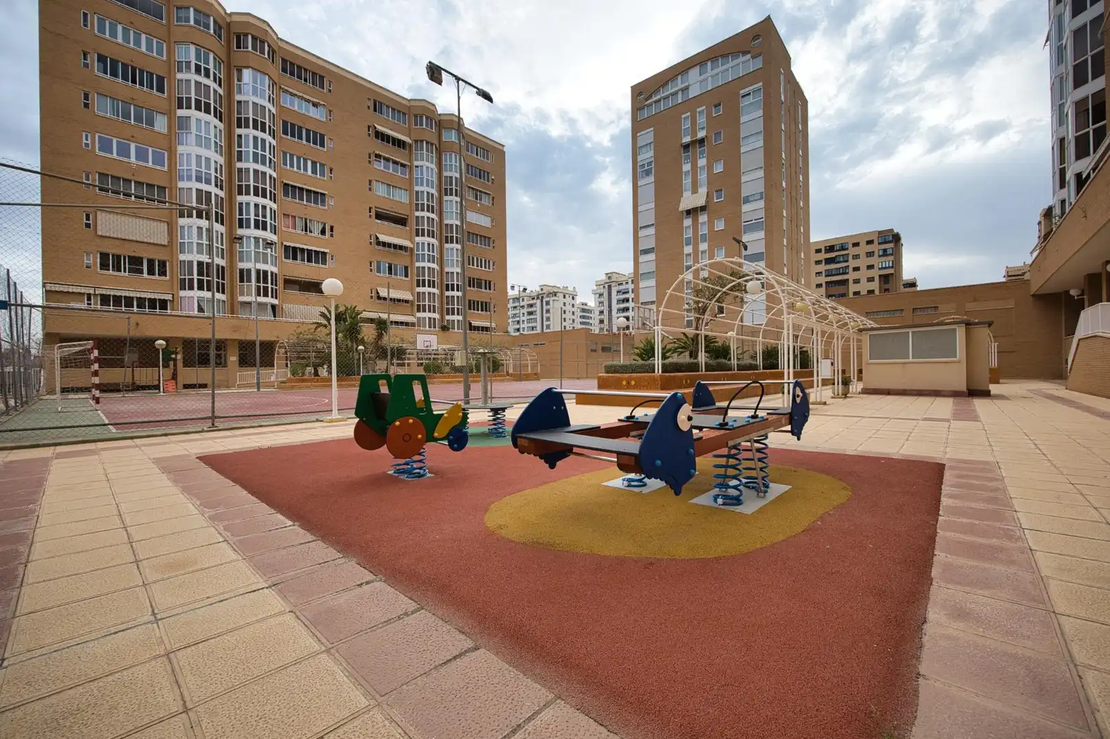 Terrassa de Pis en venda en Alicante / Alacant amb Terrassa, Traster i Piscina comunitària