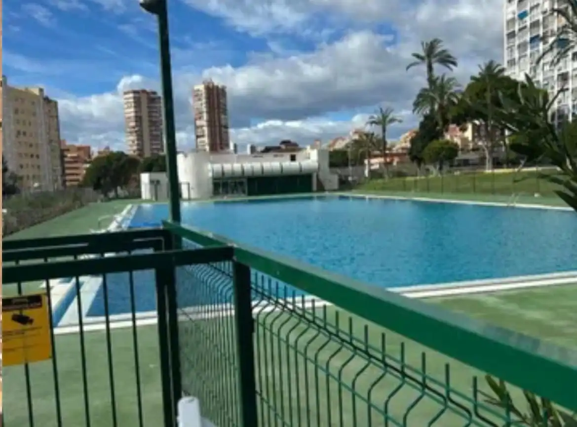 Piscina de Apartamento en venta en Benidorm con Terraza y Piscina comunitaria