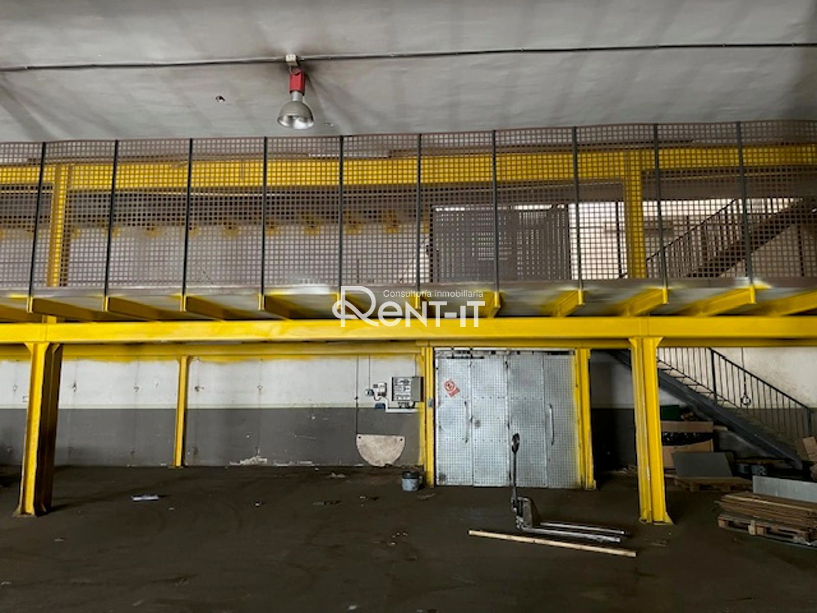 Nau industrial en venda en Viladecans