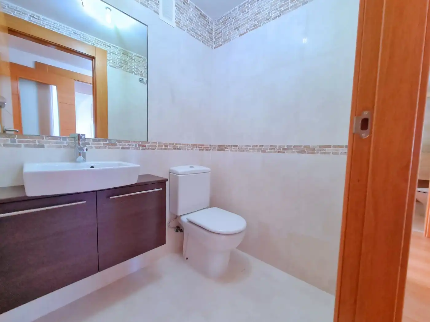 Baño de Piso en venta en Cartagena con Aire acondicionado, Calefacción y Terraza