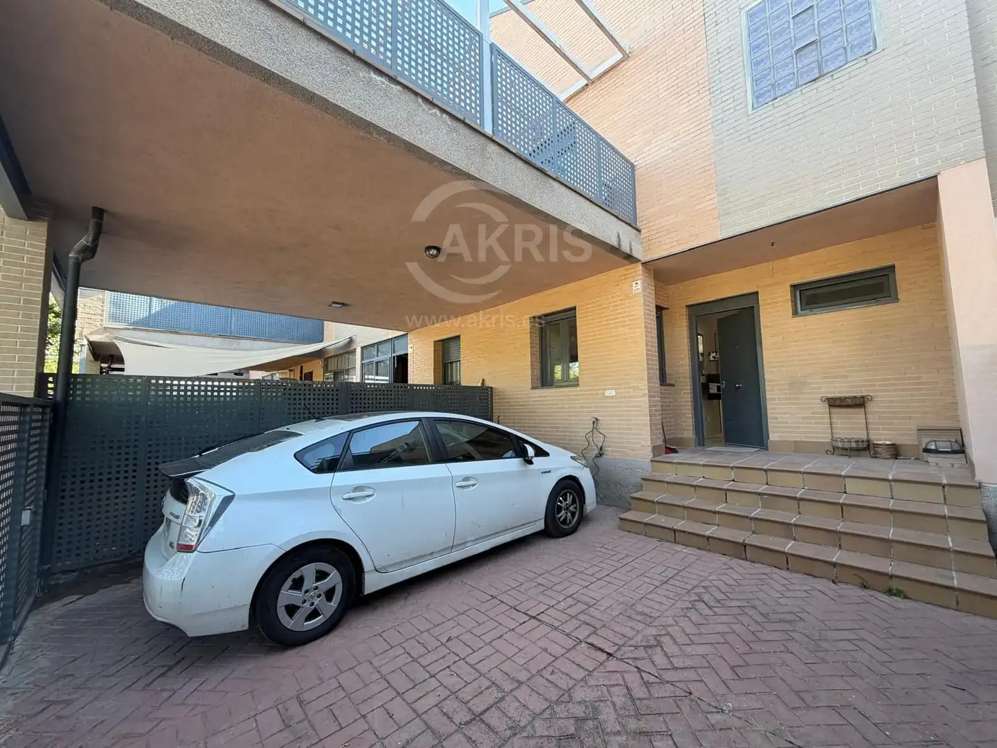 Vista exterior de Casa adosada en venda en Ontígola amb Aire condicionat, Calefacció i Jardí privat