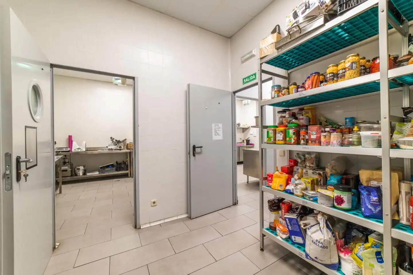 Kitchen of Commercial properties for rent in Madrid