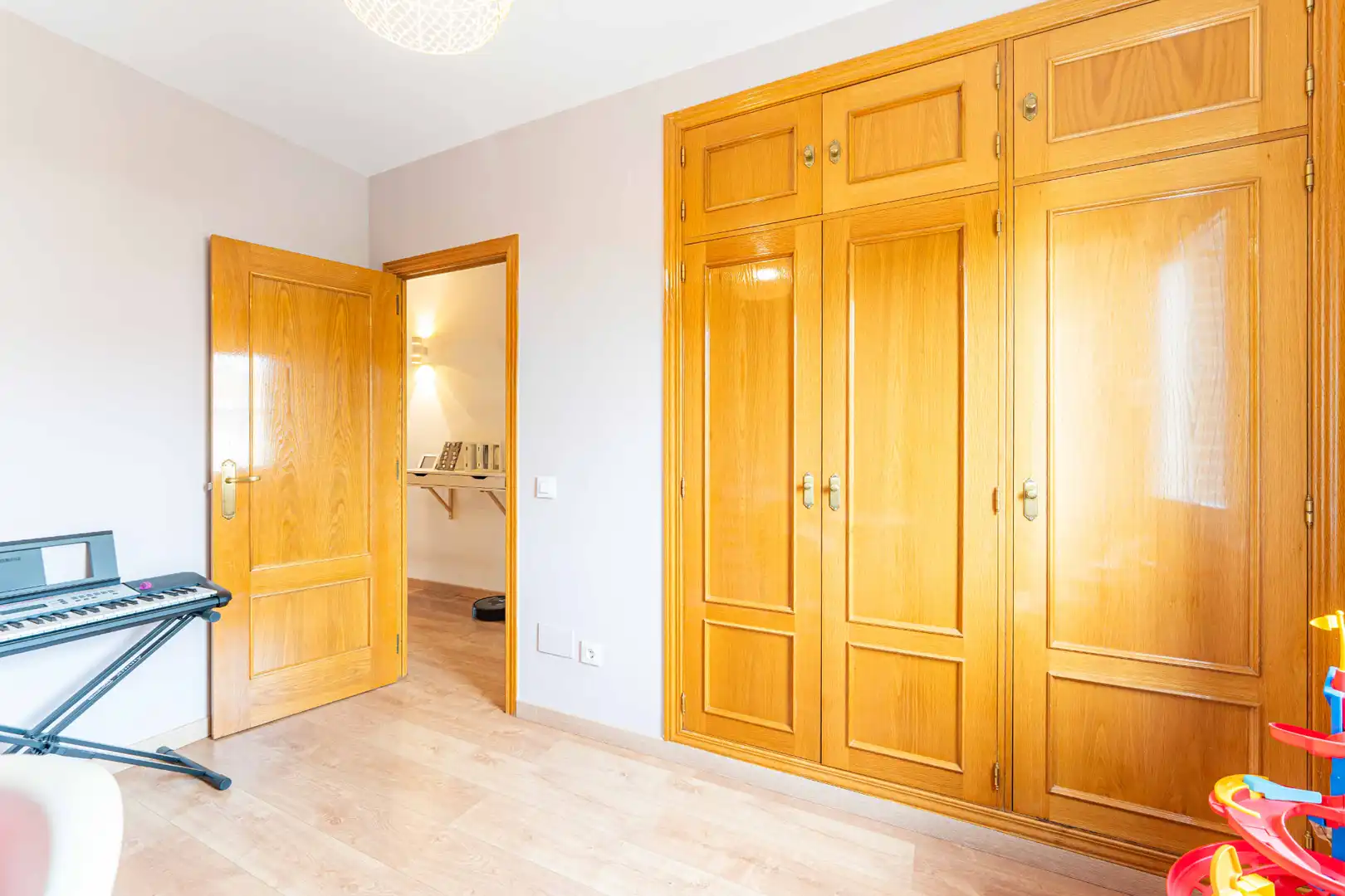 Habitación de Casa adosada en venta en Torrelodones con Balcón