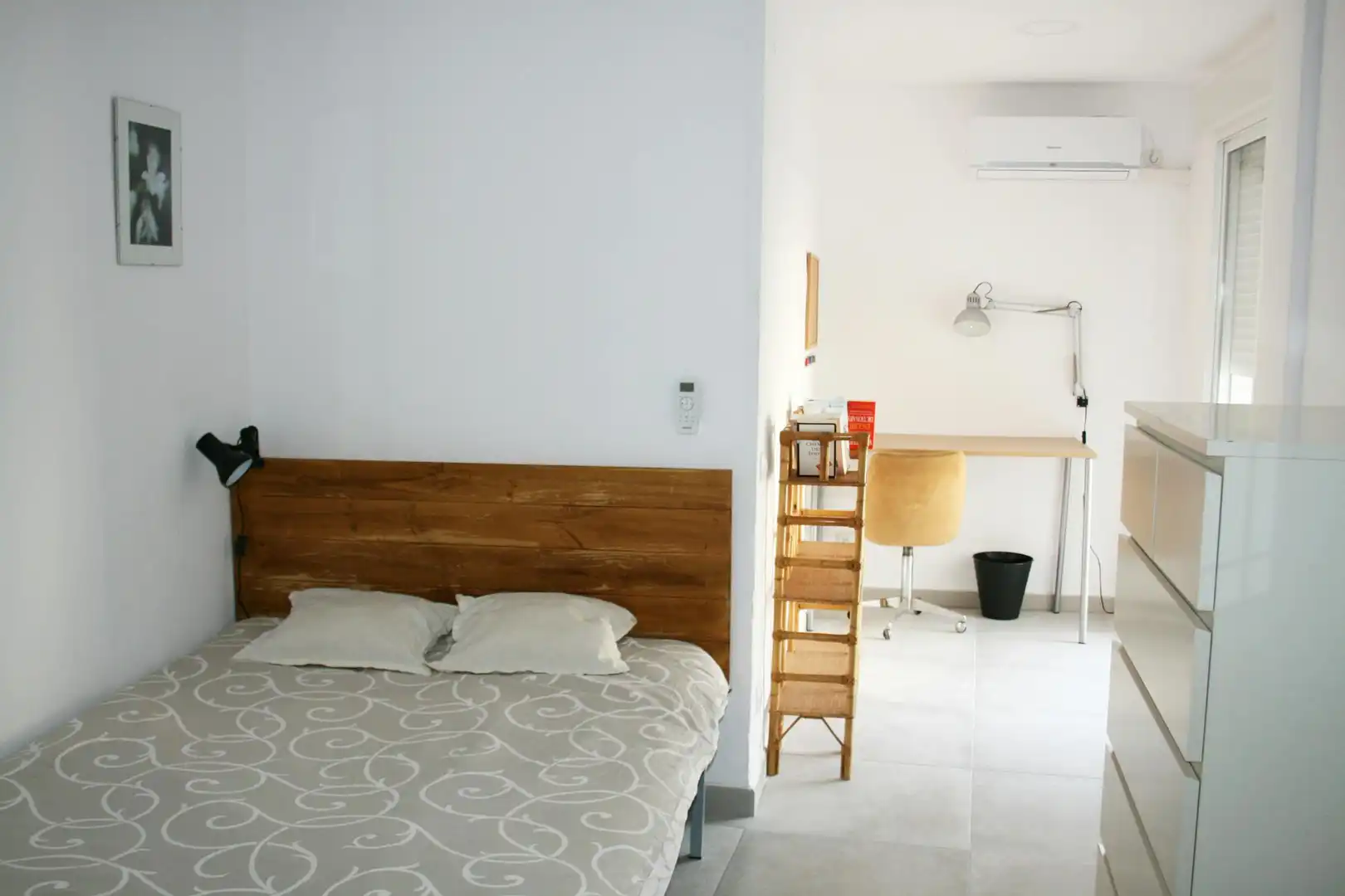 Schlafzimmer von Wohnung zur untervermieten in  Sevilla Capital mit Klimaanlage, Möbliert und Waschmaschine