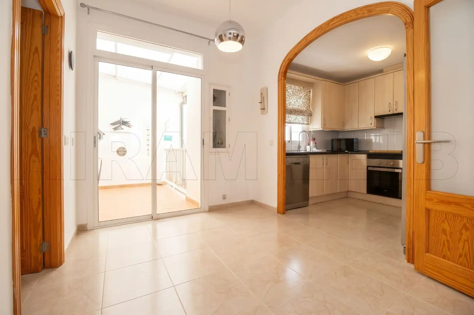 Kitchen of Flat for sale in Gran Via de Colom