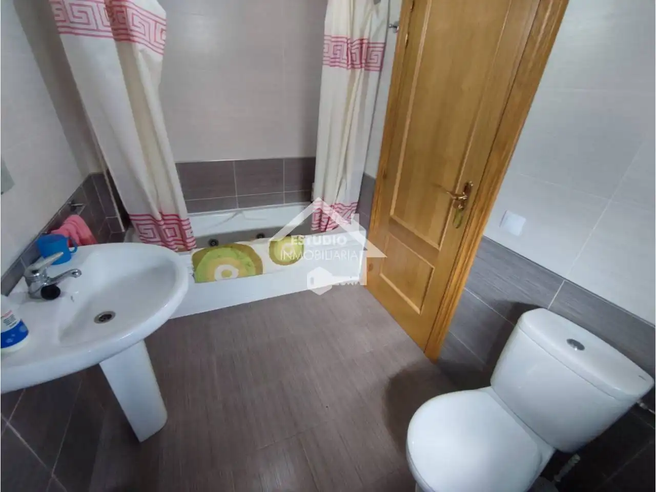 Bathroom of Detached homes for sale in Canillas de Río Tuerto  with Heating, Parquet flooring and Terrace