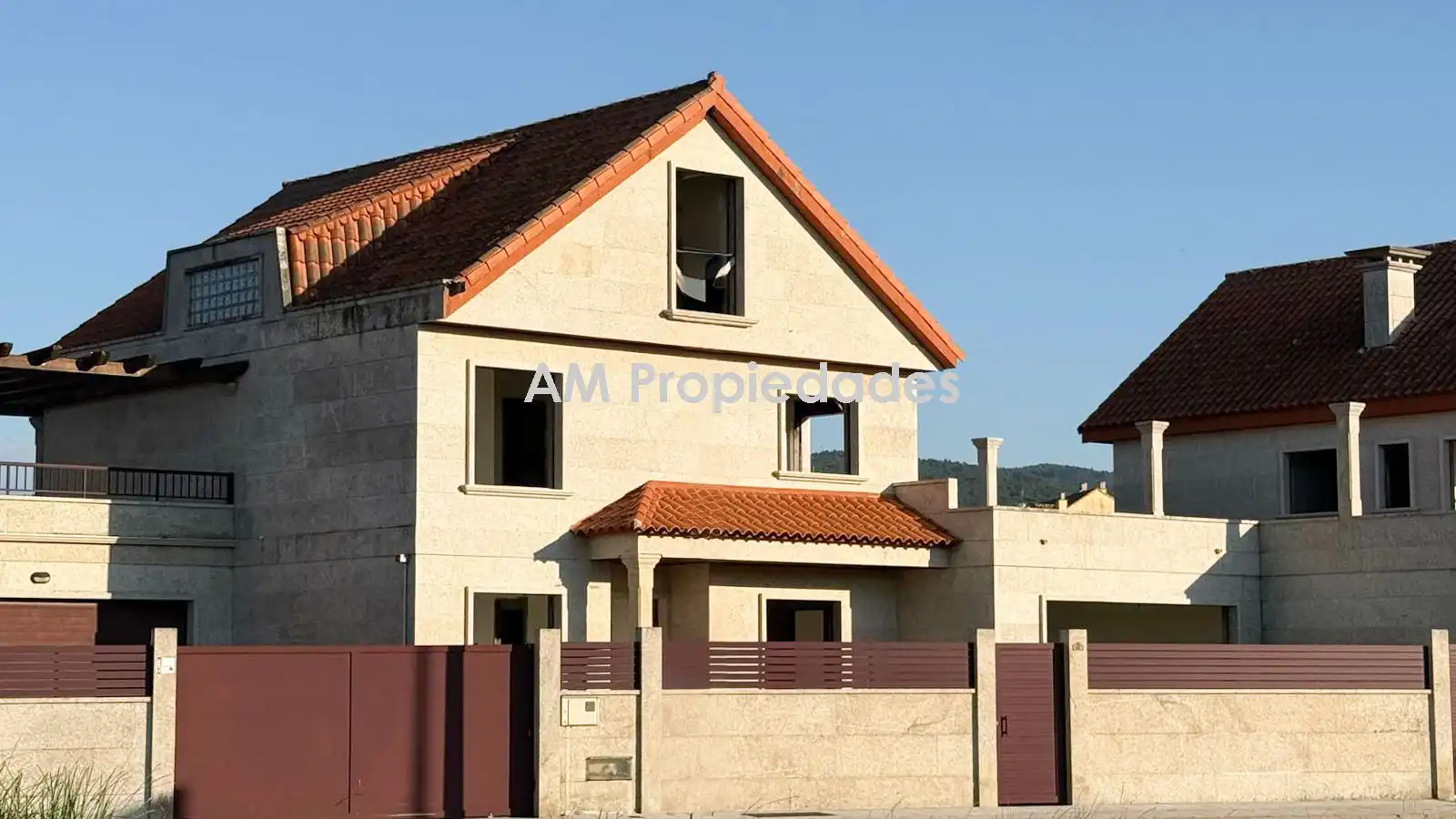 Vista exterior de Casa adosada en venda en Baiona amb Calefacció, Jardí privat i Terrassa
