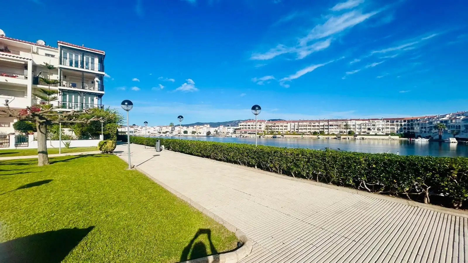 Vista exterior de Apartamento en venta en Empuriabrava con Aire acondicionado, Terraza y Piscina comunitaria