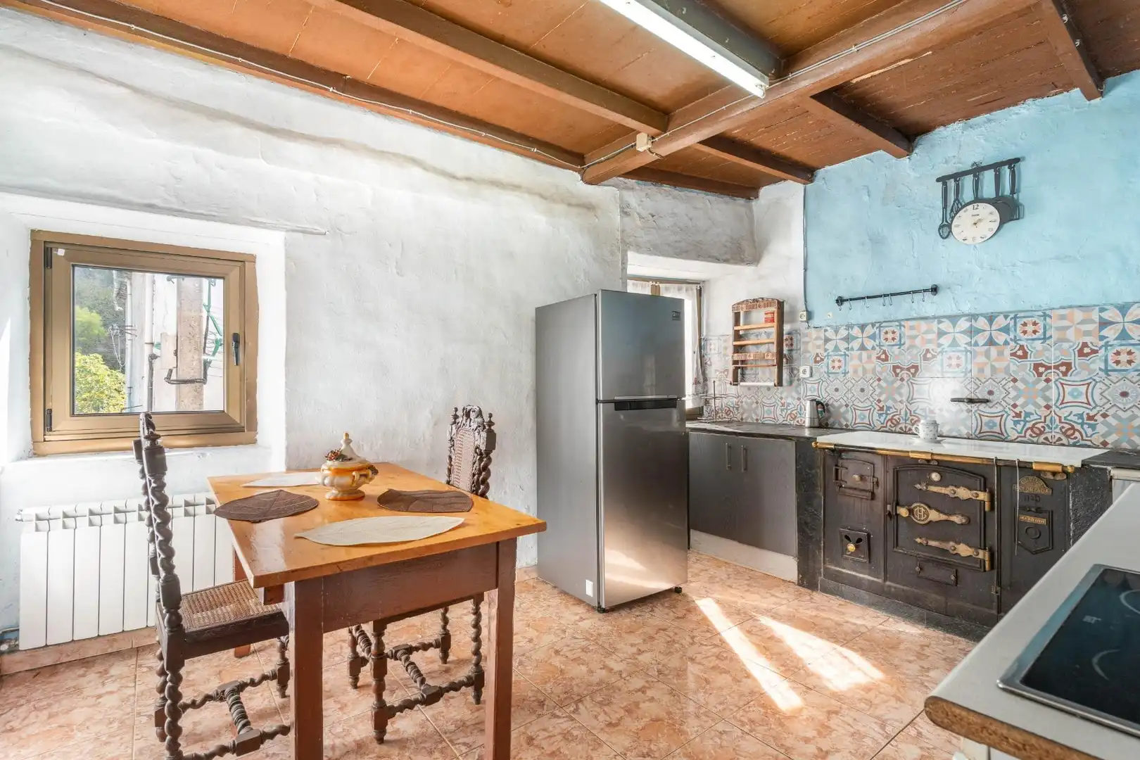 Cuina de Casa o xalet en venda en Cangas del Narcea amb Calefacció, Jardí privat i Terrassa