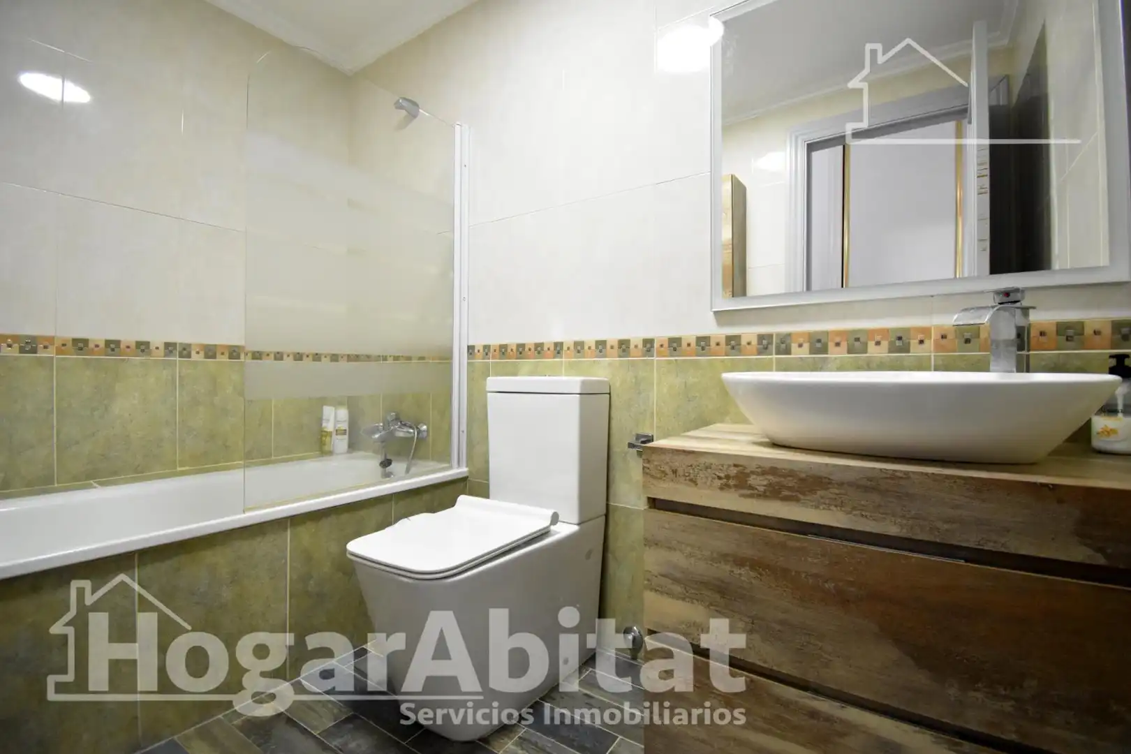 Baño de Casa adosada en venta en Guardamar de la Safor con Terraza, Trastero y Balcón