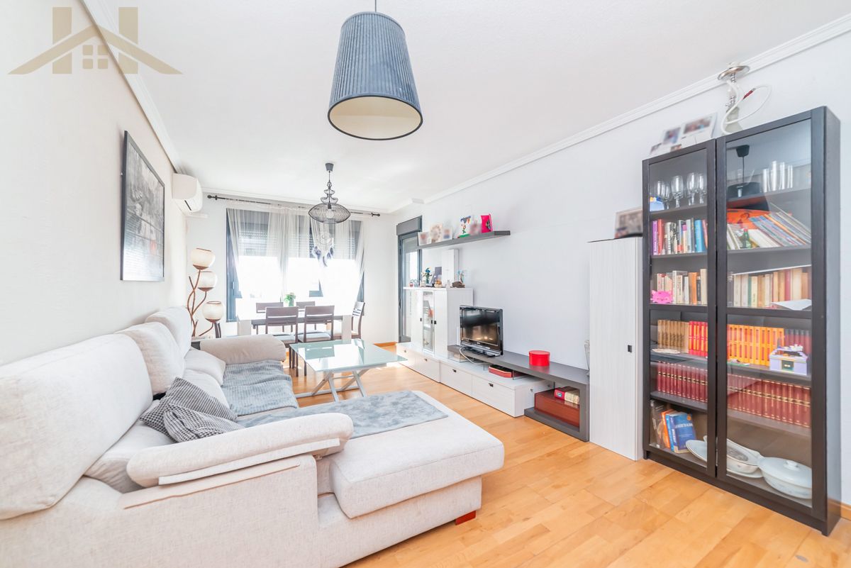 Living room of Flat for sale in Valdemoro  with Air Conditioner, Heating and Parquet flooring