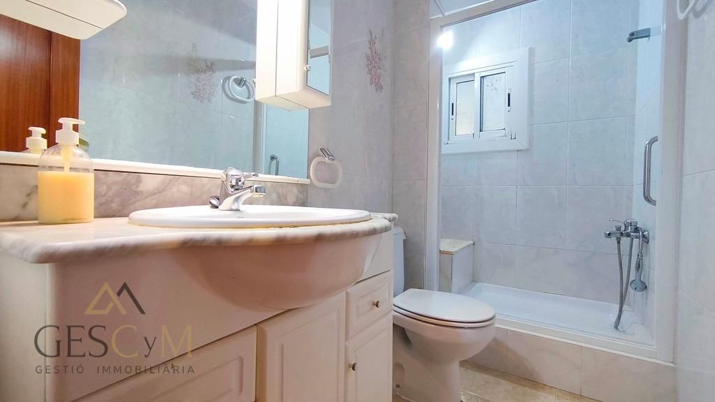 Bathroom of Flat for sale in Cornellà de Llobregat