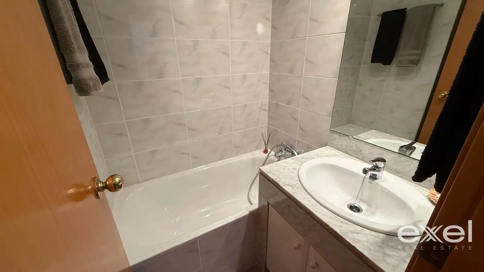 Bathroom of Flat for sale in Cornellà de Llobregat  with Air Conditioner, Heating and Terrace