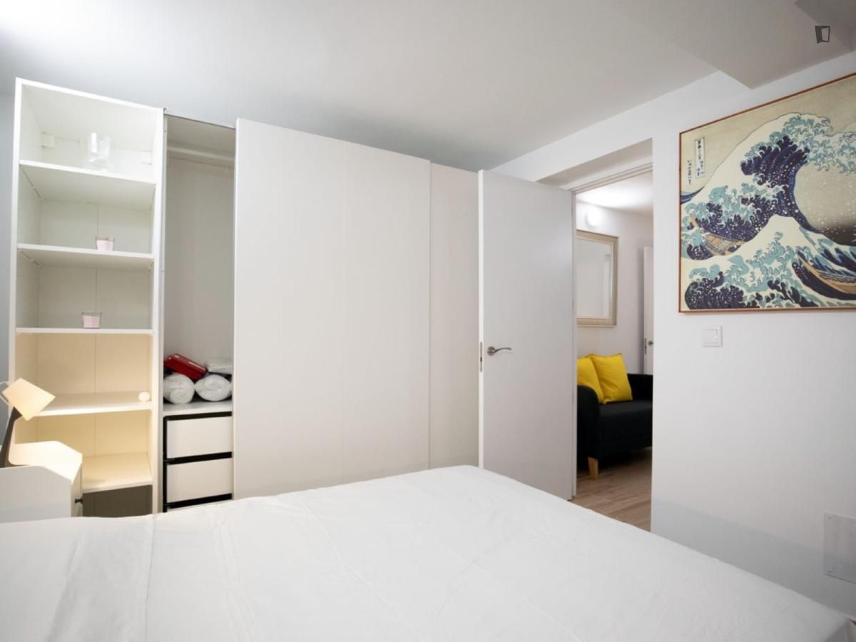 Habitación de Apartamento de alquiler en  Madrid Capital con Amueblado, Lavadora y Microondas