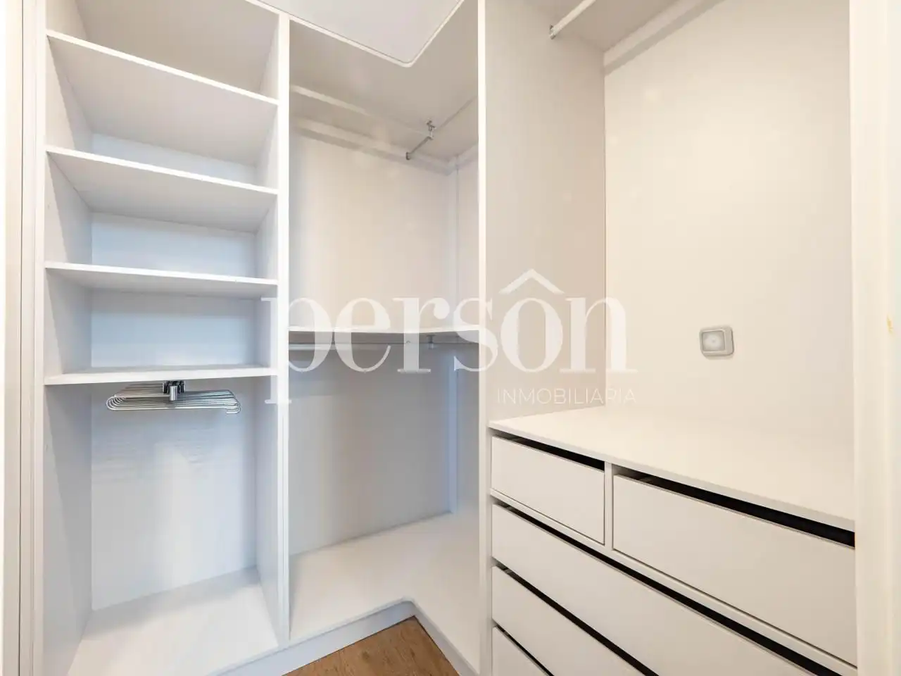 Schlafzimmer von Wohnung zum Verkauf in Valencia mit Klimaanlage, Terrasse und Schwimmbad