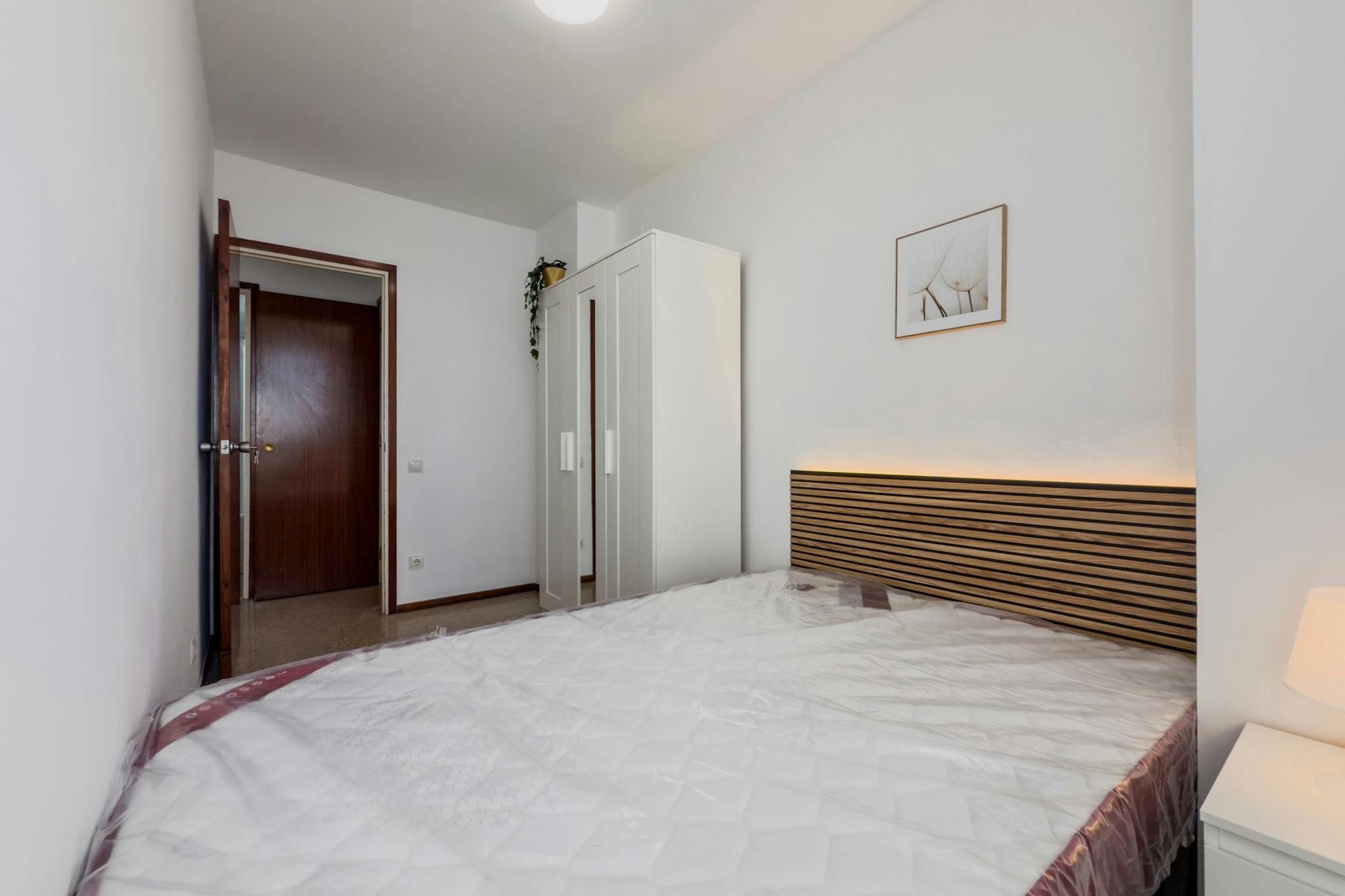 Bedroom of Flat to share in Sant Joan Despí  with Heating, Private garden and Furnished