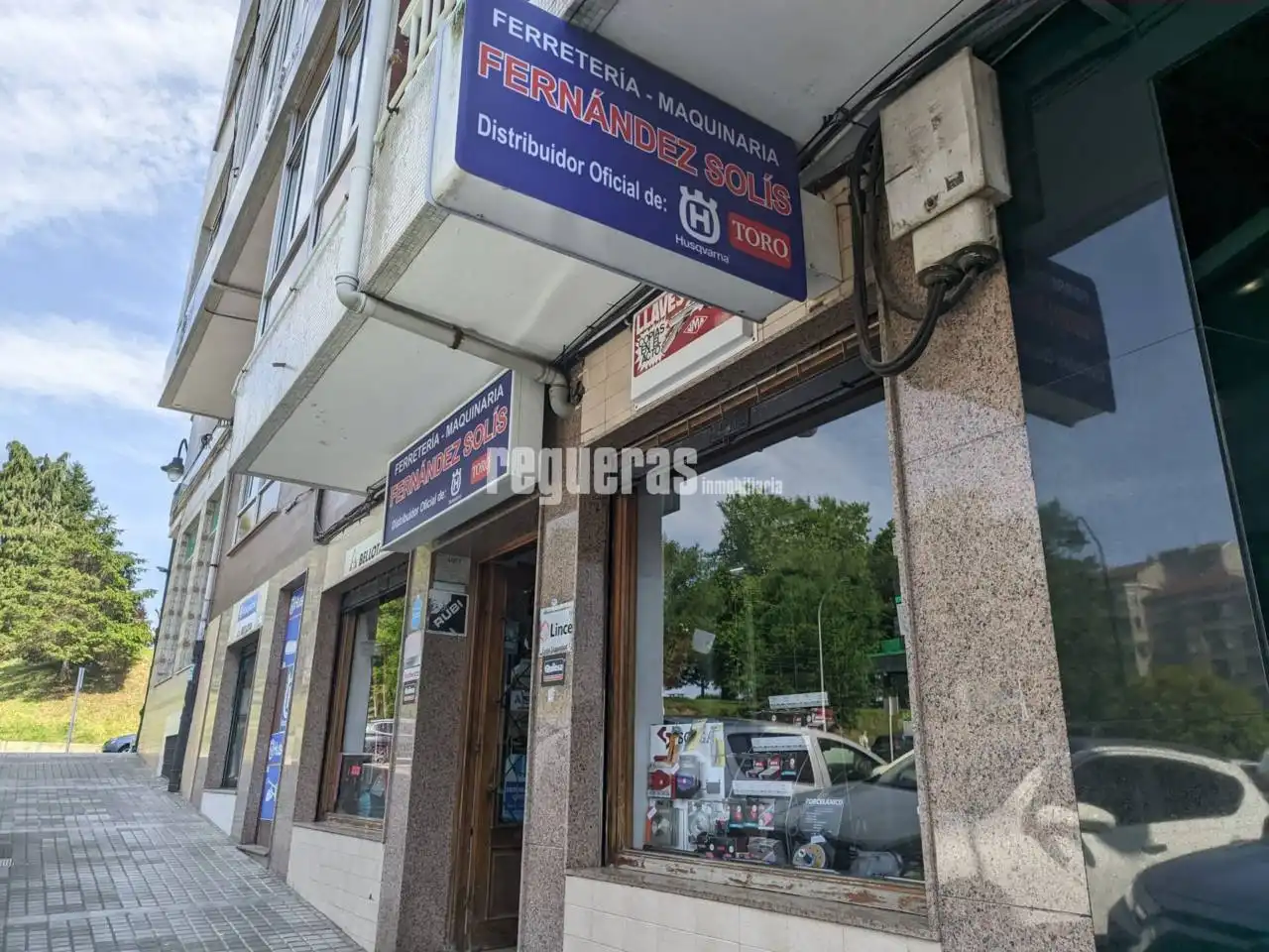 Local comercial en venda a Calle Favila, imagen 3