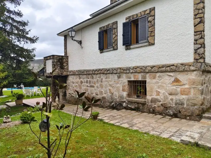 Vista exterior de Casa o chalet en venta en Bustarviejo con Calefacción, Parquet y Terraza