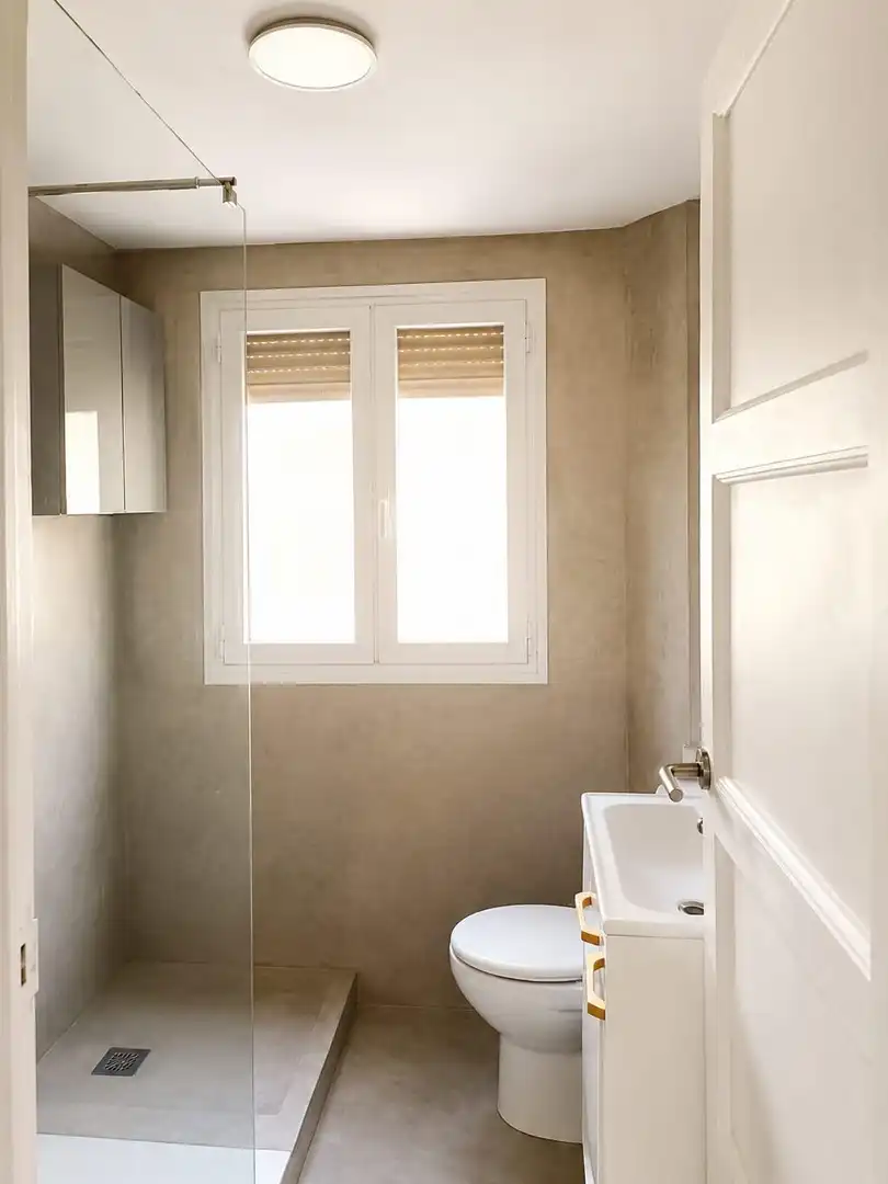 Baño de Piso en venta en Madrid con Calefacción y Balcón