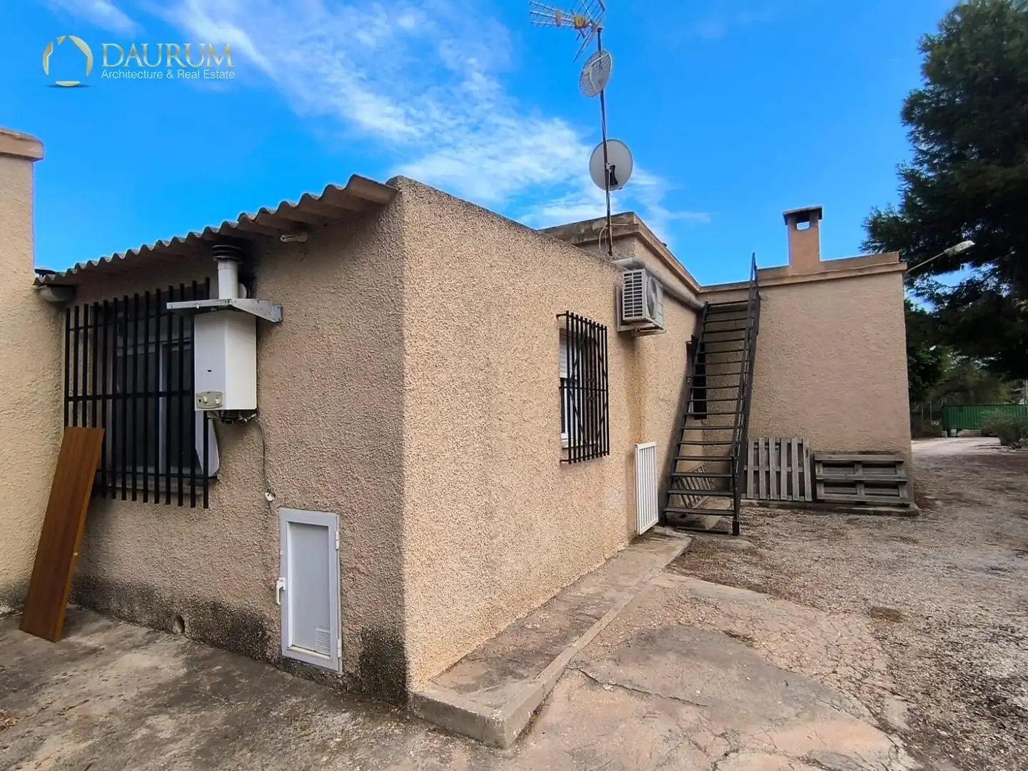 Vista exterior de Casa o chalet en venta en Elche / Elx con Aire acondicionado, Terraza y Piscina