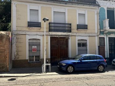 Casa amb balcó en venda a Estivella