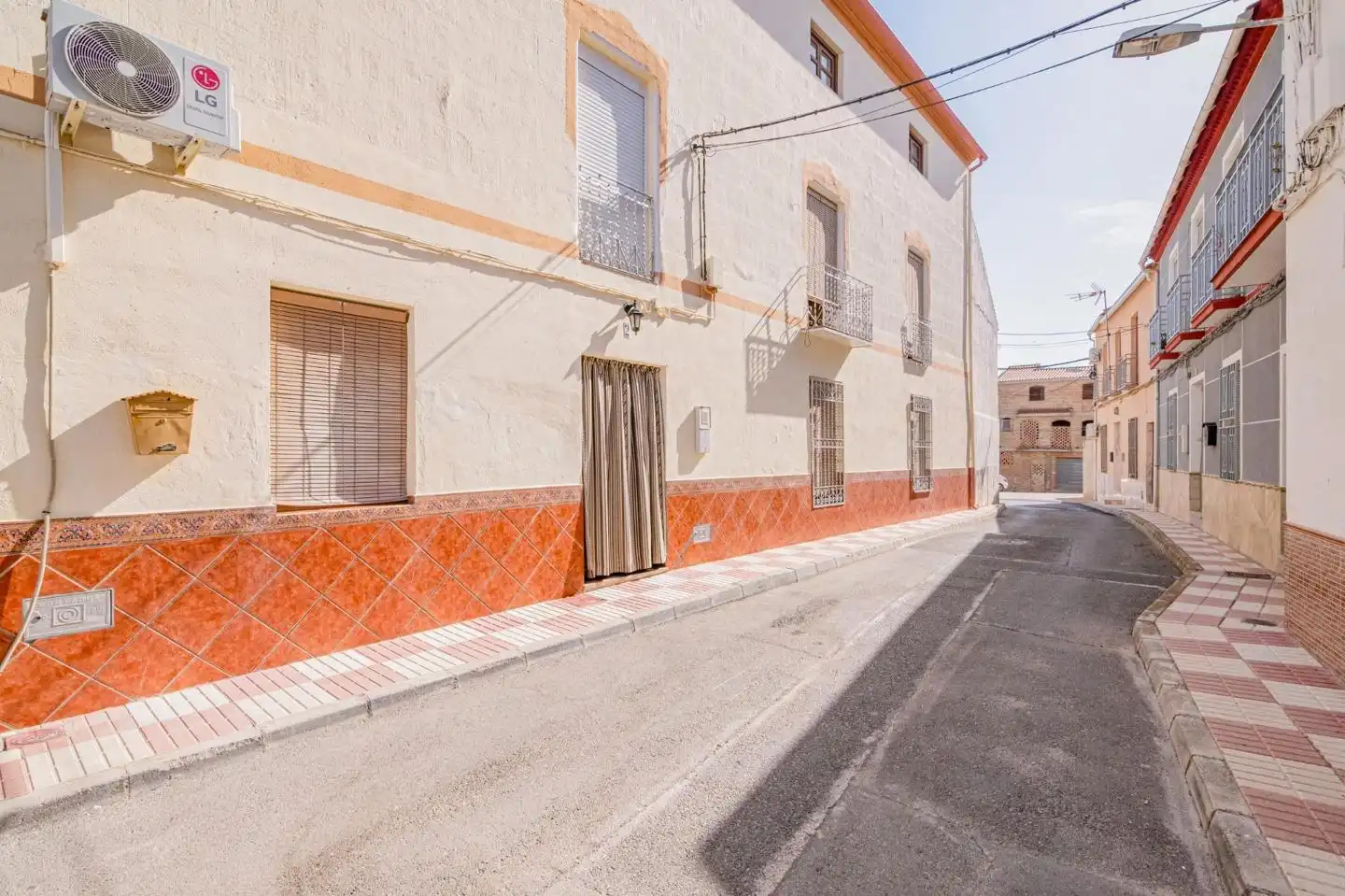 Vista exterior de Casa o xalet en venda en Chimeneas amb Terrassa, Moblat i Balcó