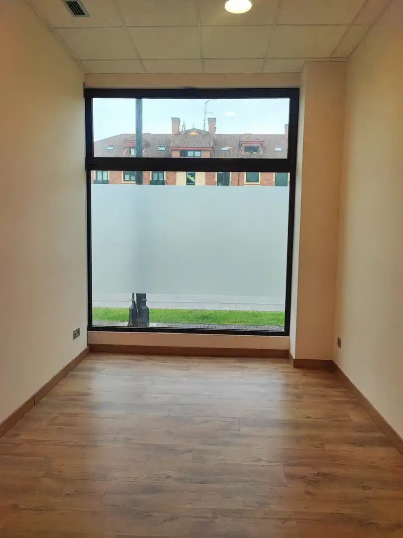 Vista exterior de Oficina de lloguer en Gijón  amb Aire condicionat i Calefacció