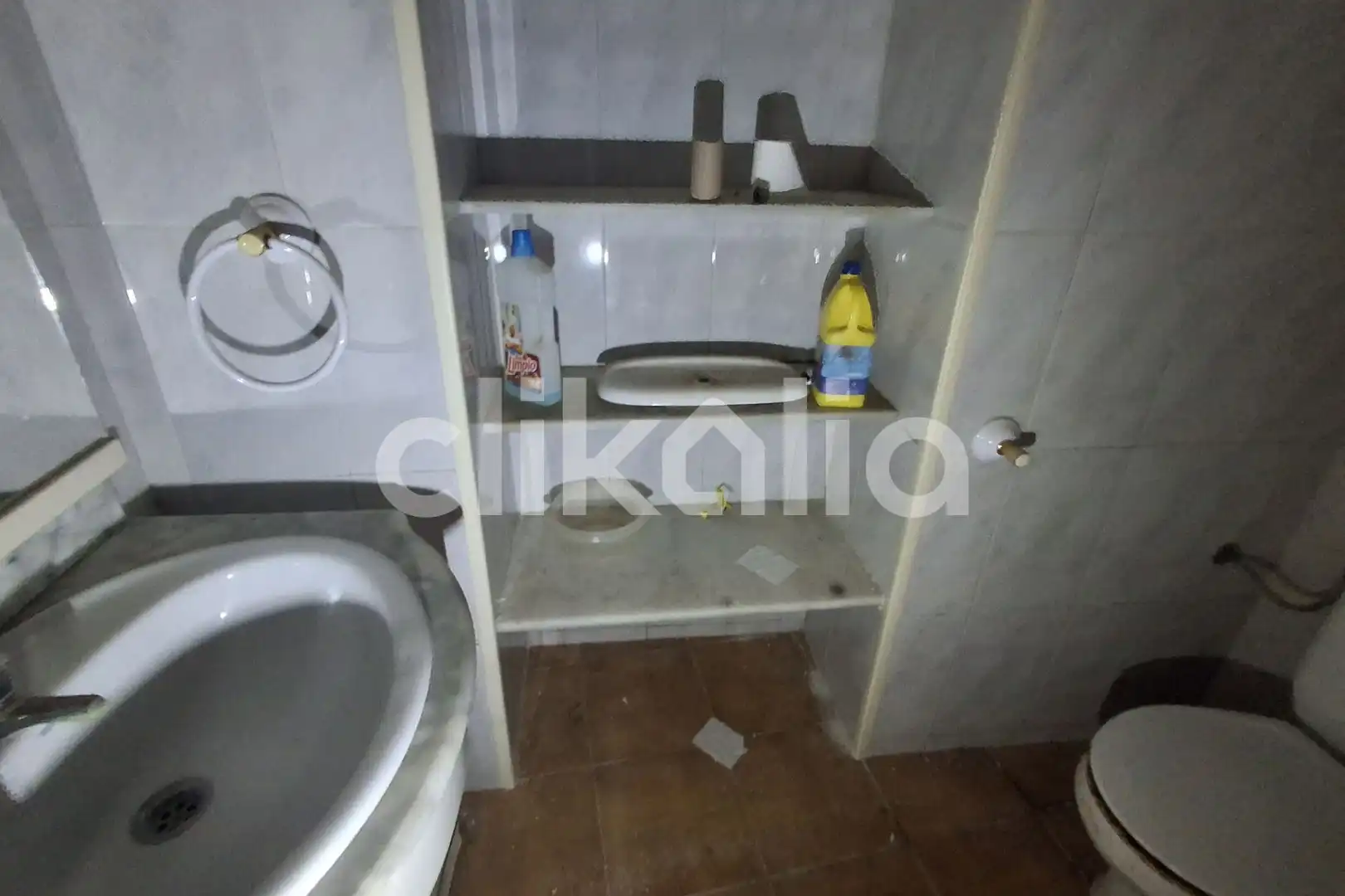 Badezimmer von Wohnung zum Verkauf in Argençola