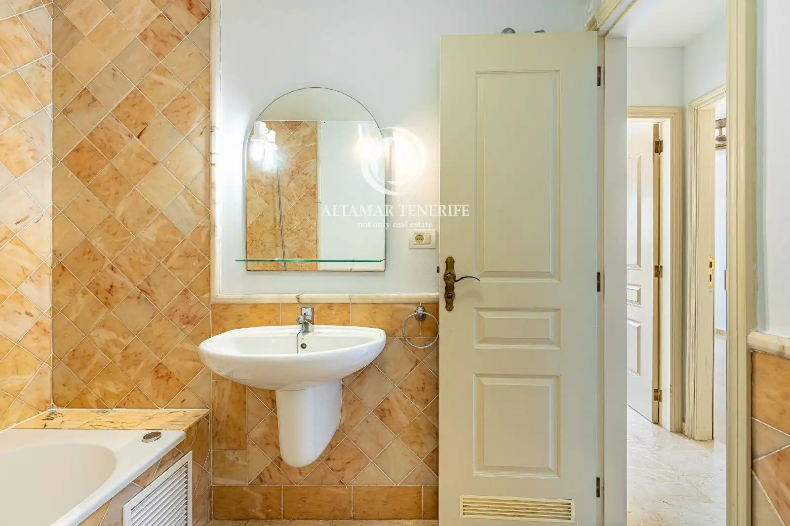 Baño de Apartamento en venta en Arona con Jardín privado, Terraza y Piscina