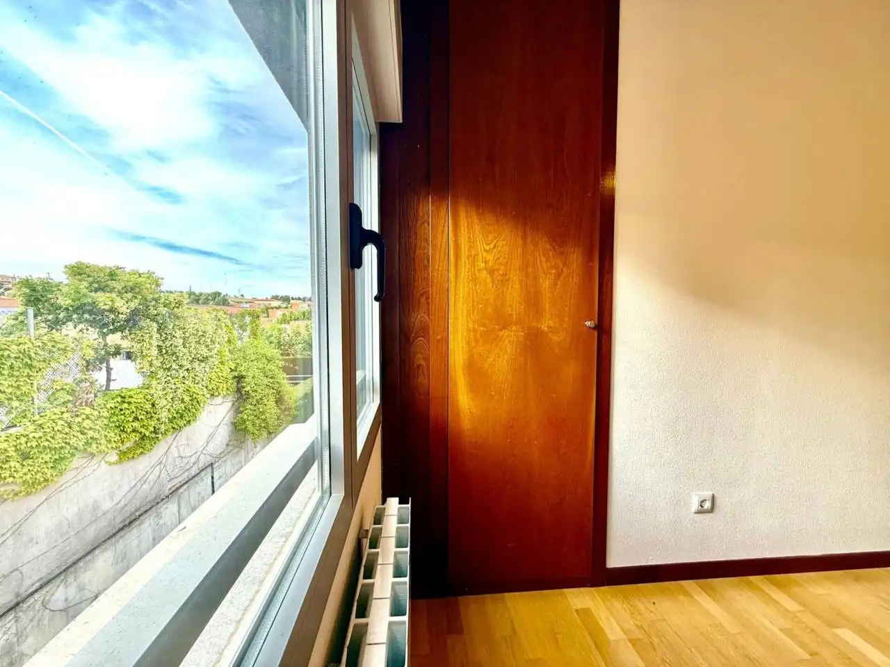 Habitación de Casa adosada en venta en Bargas con Calefacción, Jardín privado y Alarma