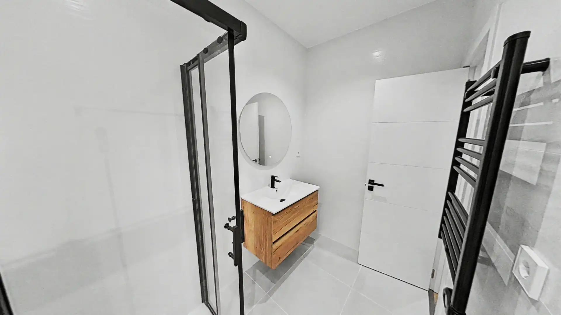 Bathroom of Flat for rent in Madrid  with Oven and Washing machine