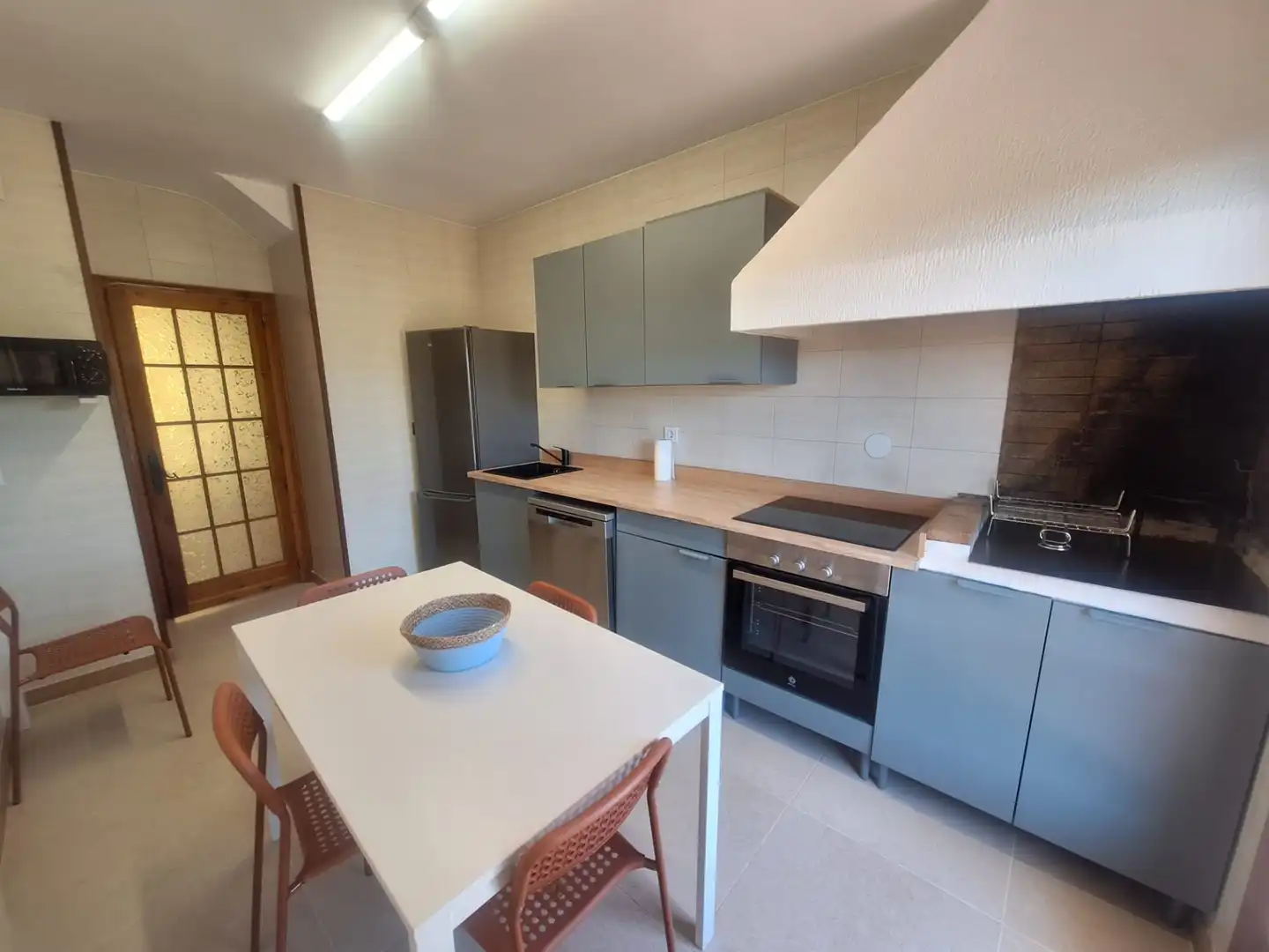 Cocina de Casa adosada en venta en Sant Esteve Sesrovires con Aire acondicionado, Calefacción y Jardín privado