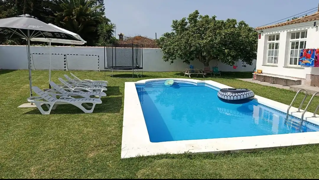 Piscina de Casa o chalet en venta en Chiclana de la Frontera con Aire acondicionado, Jardín privado y Piscina