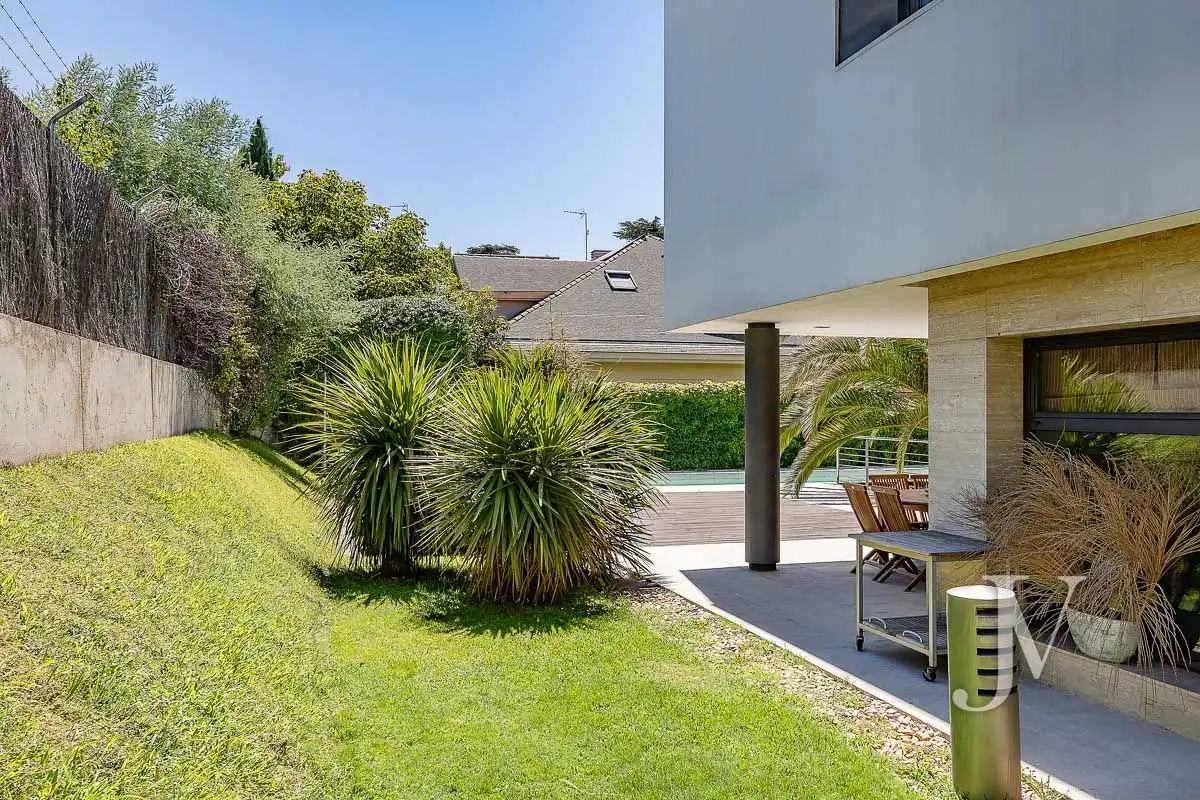 Jardín de Casa o chalet en venta en Madrid con Aire acondicionado, Calefacción y Jardín privado