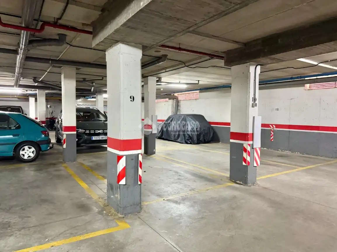 Parking de Piso en venta en Palencia con Calefacción y Trastero