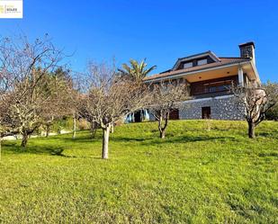 Vista exterior de Casa o xalet en venda en Camargo amb Calefacció, Jardí privat i Terrassa