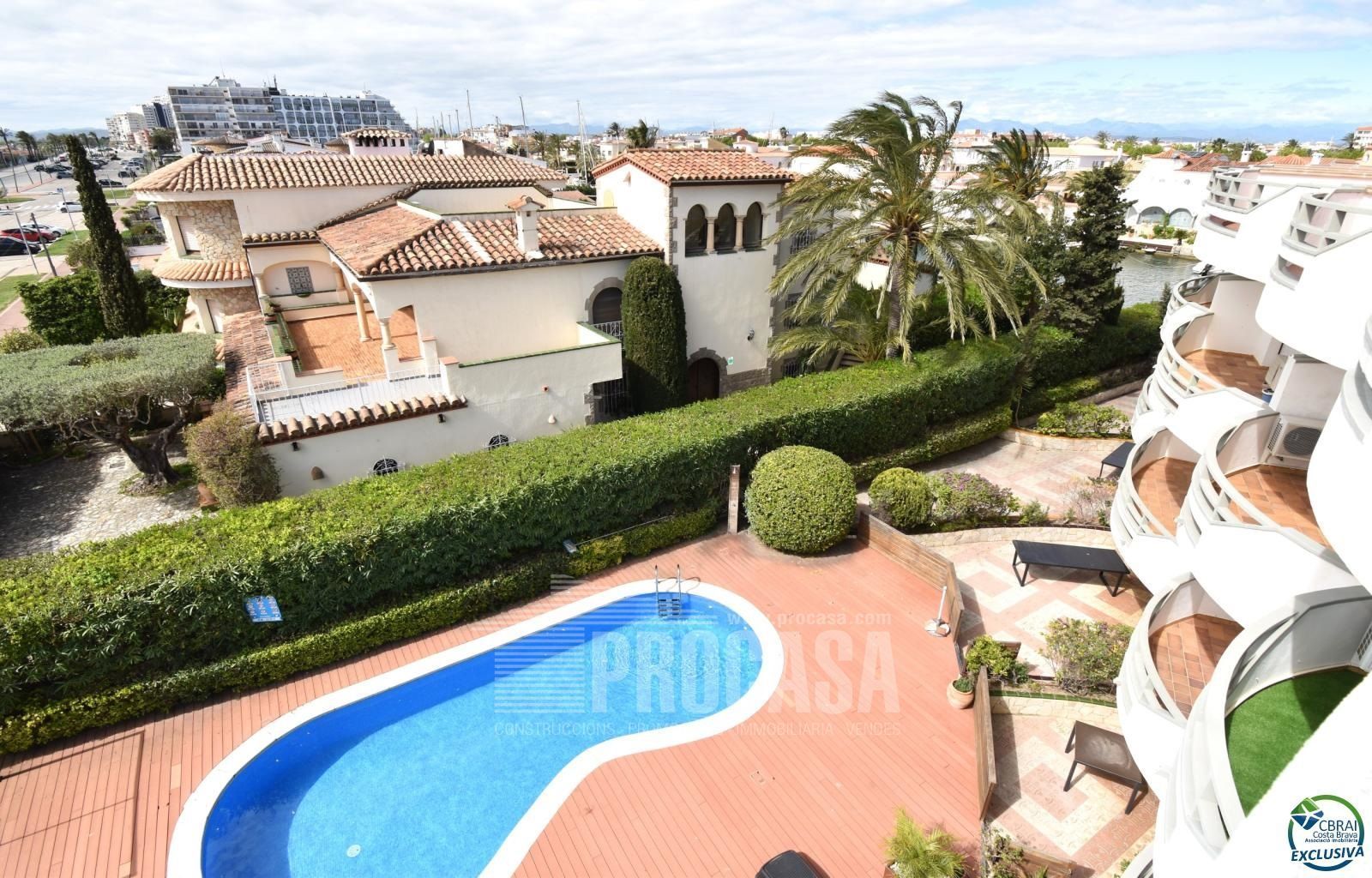 Swimming pool of House or chalet for sale in Empuriabrava  with Air Conditioner, Heating and Storage room