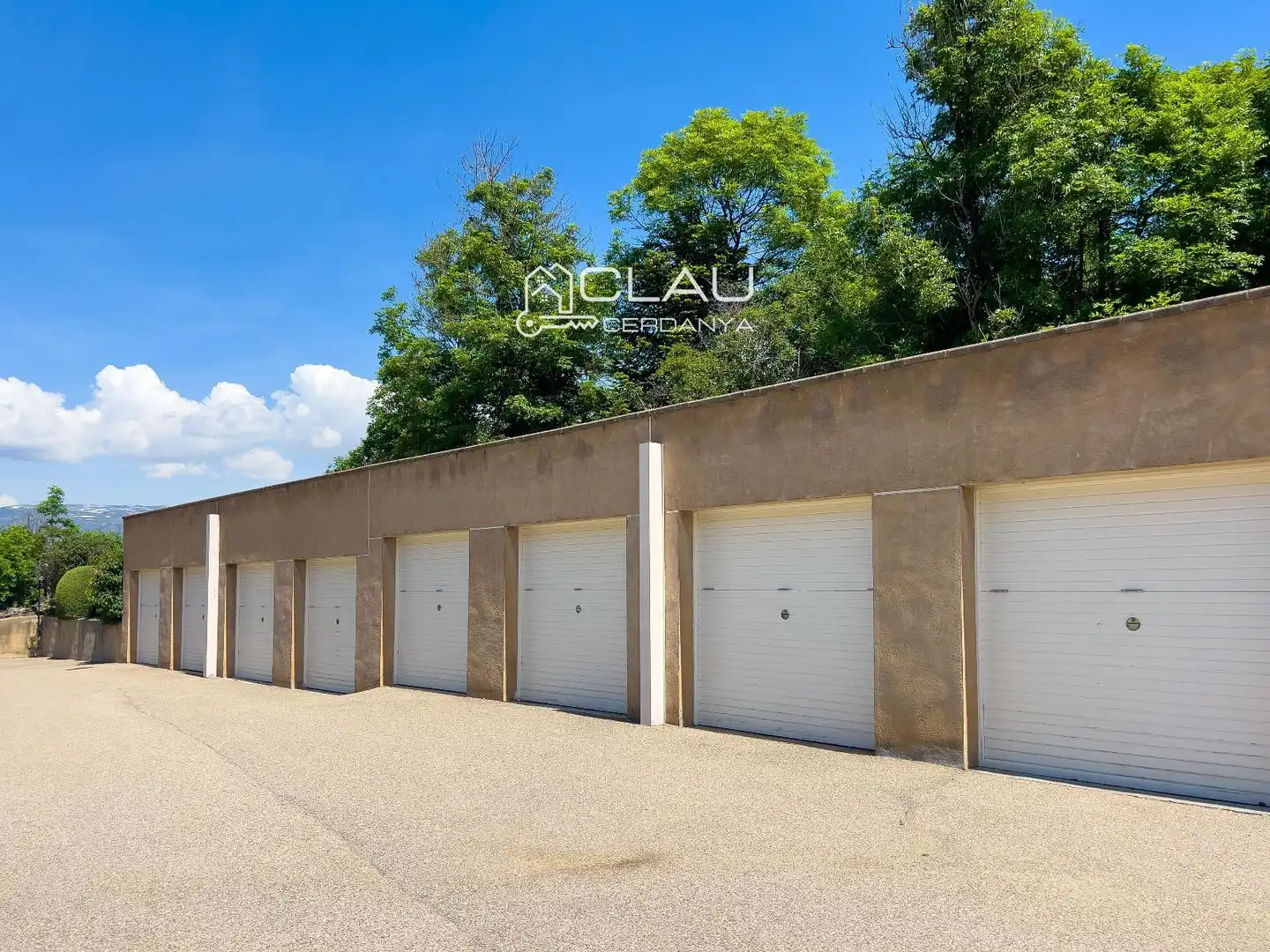 Parking of Duplexes for rent in Osséja  with Heating, Parquet flooring and Terrace