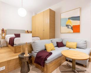 Bedroom of Study to share in  Madrid Capital  with Air Conditioner and Terrace